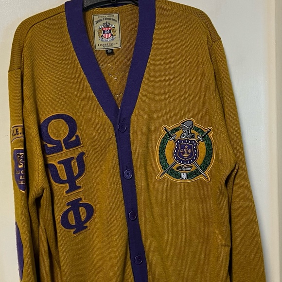 This is a nice gently use omega fraternity sweater. Size is 2X. - Picture 2 of 3